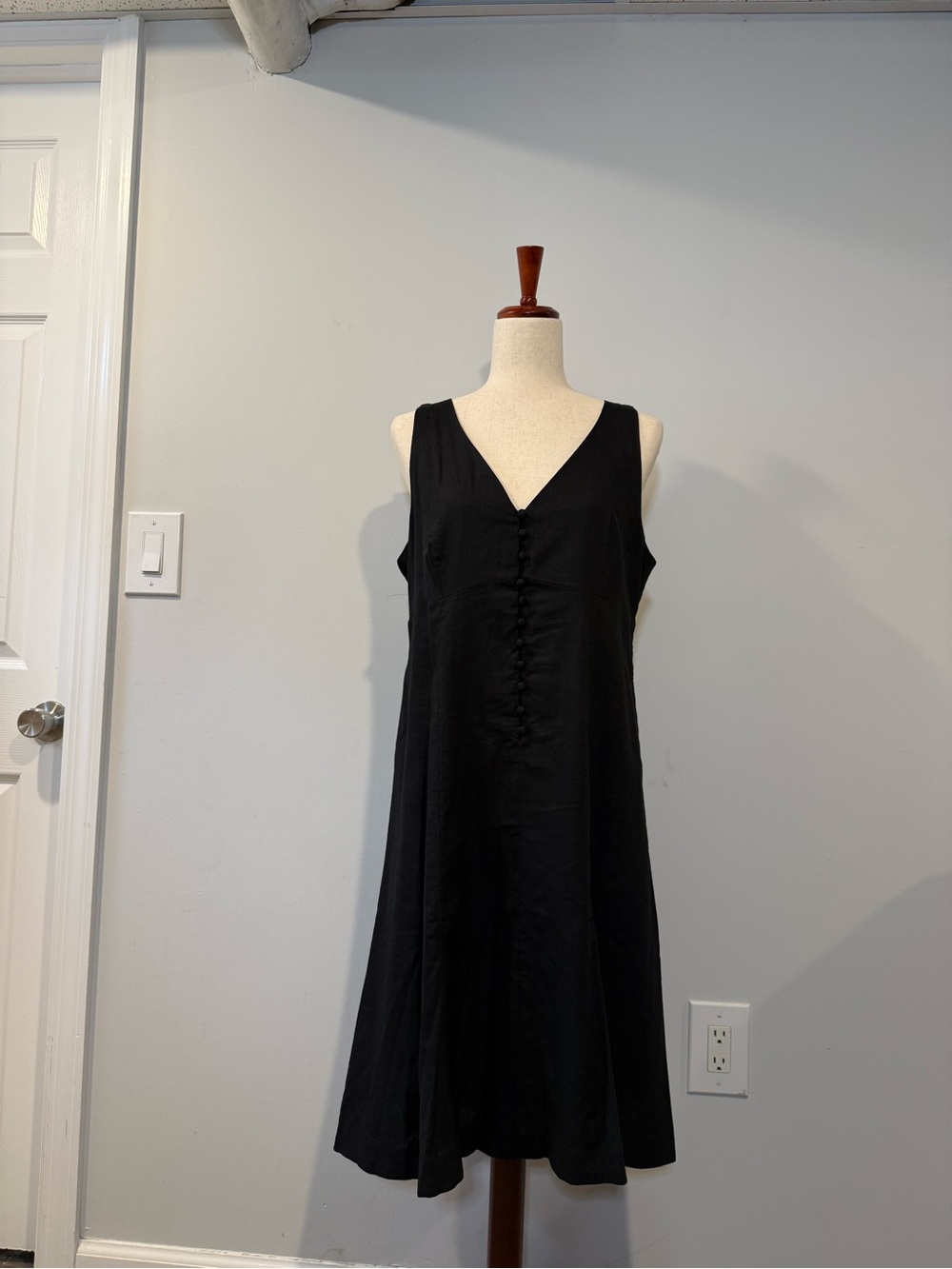 Banana Republic Black Sleeveless V-Neck Button-Front Midi Dress